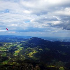 Flugwegposition um 14:40:21: Aufgenommen in der Nähe von Graz, Österreich in 1768 Meter